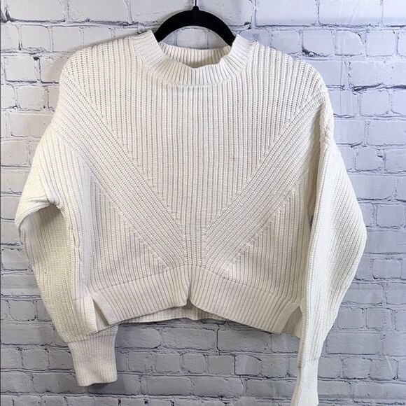 Abercrombie & Fitch Sweaters - ✨ White Abercrombie & Fitch Thick Sweater - Size Small